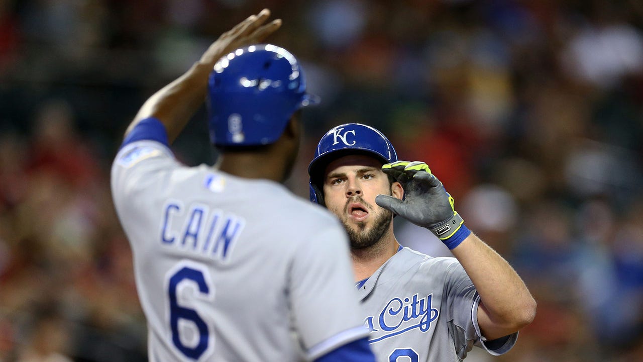 Royals beat D-backs 4-3 for another series win